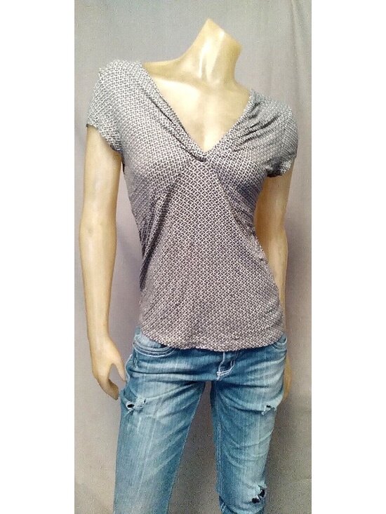 Worthington Tops - Worthington Black White Geo V Neck Cap Slv Top Shirt Blouse Womens MEDIUM USED